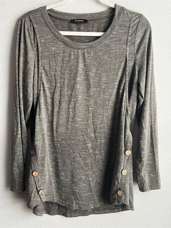 Quinee Tops - Quinee’s Gray Long-Sleeve Button Side Tunic